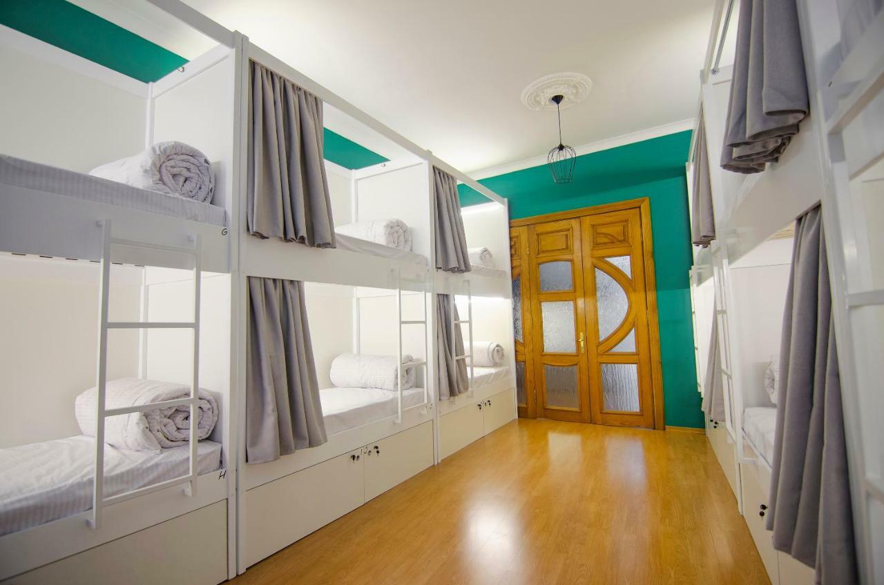 Friends Hostel Lviv Rustaveli Str Dış mekan fotoğraf